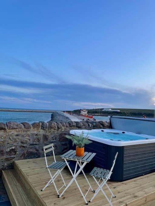 Lighthouse Cottage With Hottub Aberdeen Exterior photo